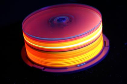 Farbstoffbeschichtete Dye Laser Discs (DLD) auf Spindel