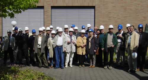Gruppenfoto der Ingenieurvereinigung vor dem RWE Kraftwerk