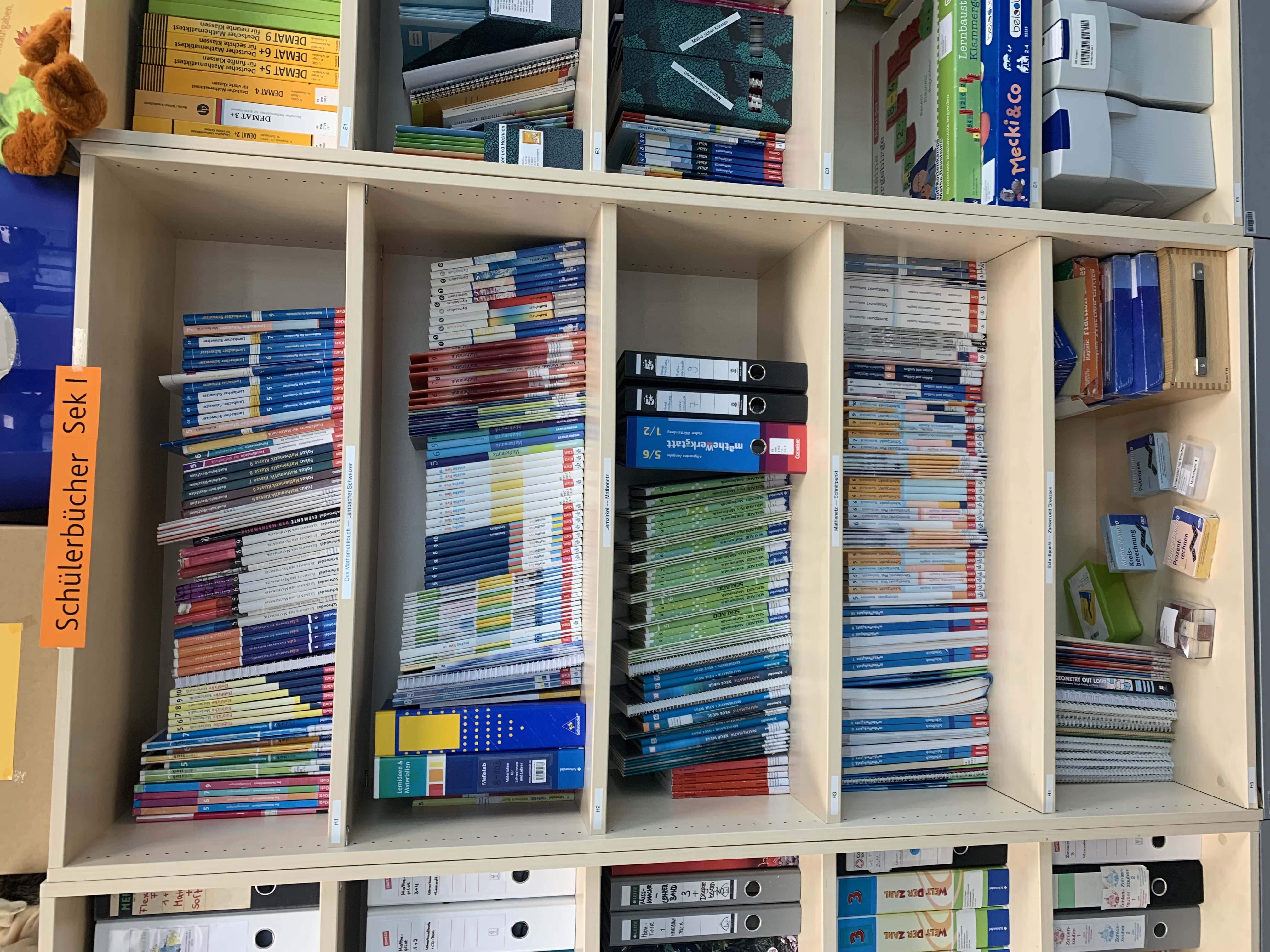 Schulbücher Sek 1 6.12.22