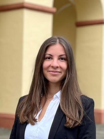 Alumna der Accounting, Auditing and Taxation