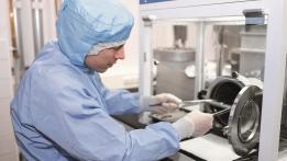 Dr. Bablich im Labor