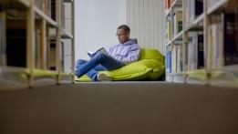 Student in der Bibliothek