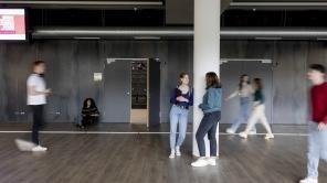 Studierende im neuen Hörsaalzentrum