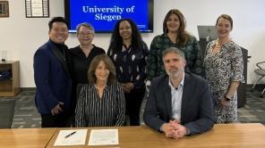 Hinten, von links nach rechts: Dr. Ethan Trinh, Atlanta Global Studies Center; Khanh-Duc Kuttig, Sprachpraxis Anglistik, Universität Siegen; Danielle Borrero und Jennifer Evanuik, beide Office of International Initiatives, Georgia State University; Prof. Dr. Lauri Goodling, Associate Dean of the Honors College, Perimeter College. Vorne: Prof. Dr. Carrie Manning, Vice Rector for International Initiatives, Georgia State University; Prof. Dr. Daniel Stein, Seminar für Anglistik, Universität Siegen.
