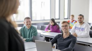 Studierende im Veranstaltungsraum