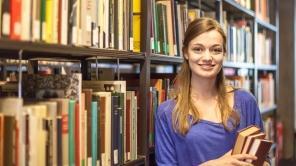 Vorstudierende in der Bib