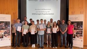 Die am MINToringSi-Programm teilnehmenden MINTees mit ihren MINToren