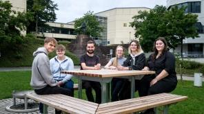 Neue Azubis der Universität Siegen an ihrem ersten Arbeitstag am 1. August 2025.