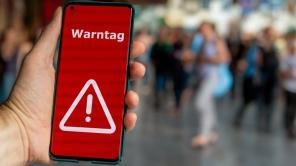 An alert on a mobile phone during the national warning day in Germany. The text 'Warntag' (warning day) appears on the display.