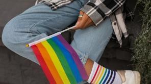 Regenbogenflagge und Regenbogensocken