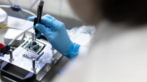 Wissenschaftlerin bei der Laborarbeit.