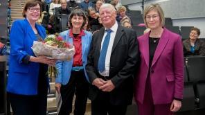 Urkundenübergabe Helge-Pross-Preis im Hörsaal am Campus Unteres Schloss.