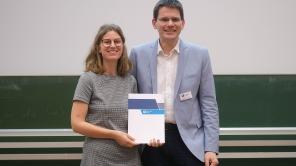 Übergabe eines Förderpreises