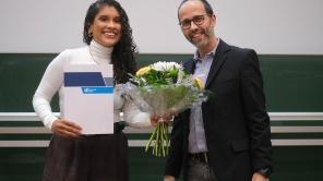 Übergabe eines Förderpreises