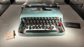 Schreibmaschine in Museumsvitrine, Eigentum Pasolini