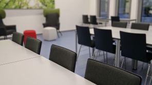 LEO AH-D hoch (Tisch, Stühle, Sessel, Hocker, Bild)