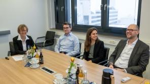 Gruppenfoto von neuberufenen Professorinnen und Professoren