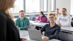 Studierendengruppe im Seminar