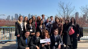 Studierende in New York als Delegation für Italien.