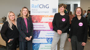 Katharina Miketta, Antja Schnoor, Maria Popov und Elisabeth Heinrich bei der Eröffnung des Referats Chancengerechtigkeit.
