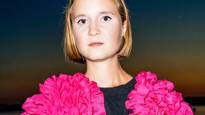Portrait der Autorin Caroline Wahl.