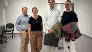 Der Referent und das Orga-Team.