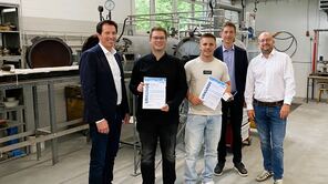 Gruppenfoto Urkundenübergabe Stipendium