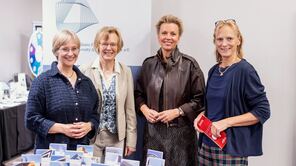 Von links: Prof. Dr. Angelika Epple (Rektorin Uni Bielefeld), Prof. Dr. Stefanie Reese (Rektorin Uni Siegen), Ina Brandes (Ministerin für Kultur und Wissenschaft des Landes Nordrhein-Westfalen) und Prof. Dr. Birgitta Wolff (Rektorin Uni Wuppertal).