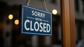 Schild mit dem Text "Sorry, we´re closed"