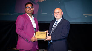 Dr. Md Shjalal (links) mit Prof. Dr. Constantine Stephanidis, Vorsitzender der HCI International 2026.