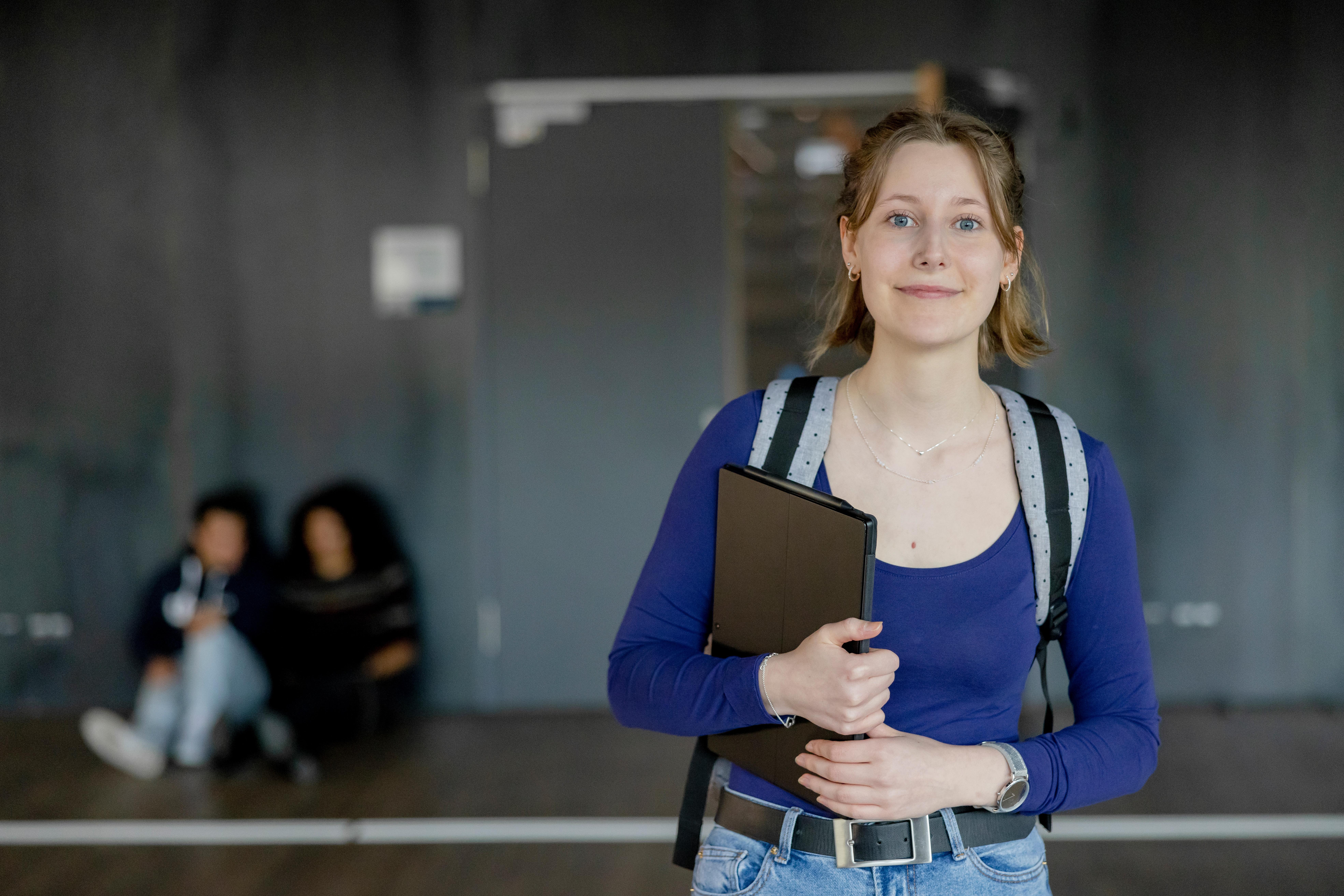 Studentin im Hörsaalzentrum