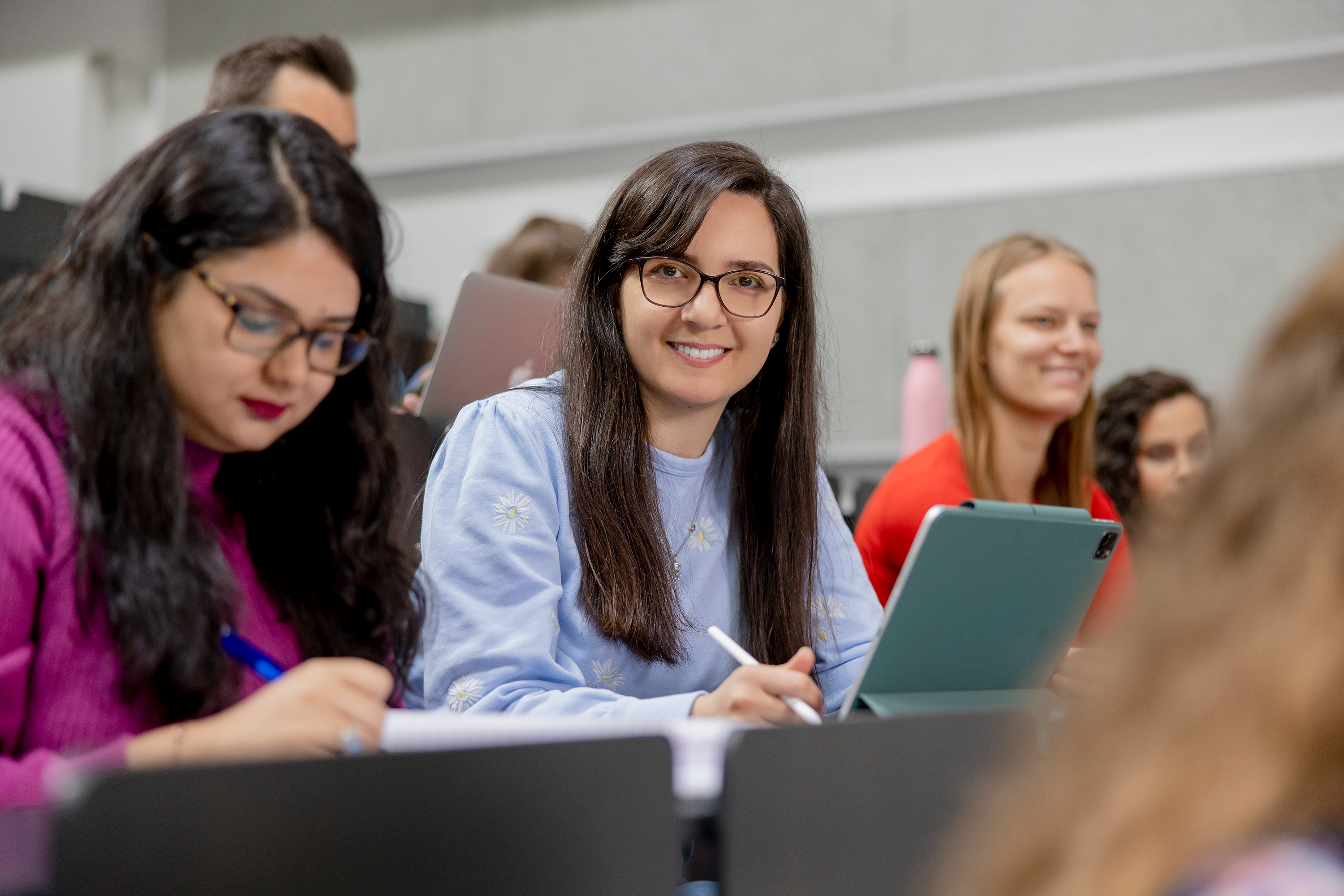 Studierende lernen zusammen