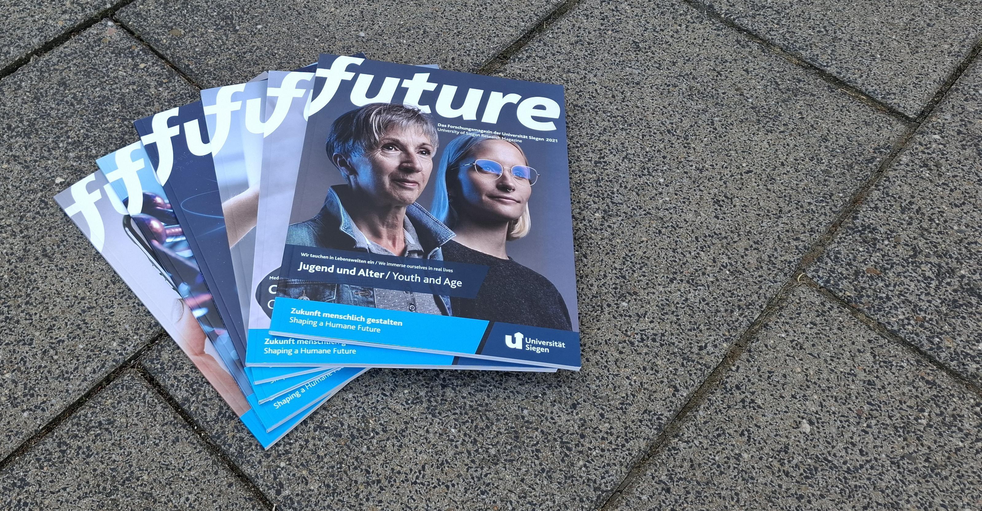 Stapel Forschungsmagazine. Alle Ausgaben des future-Magazins