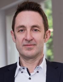 Portrait von Prof. Dr. Dr. Sascha Kraus