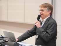 Prof. Volker Michel bei der Begrüßung zum Mathe-Tag