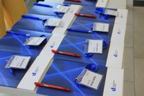 Tagungsmappen und Namensschilder
