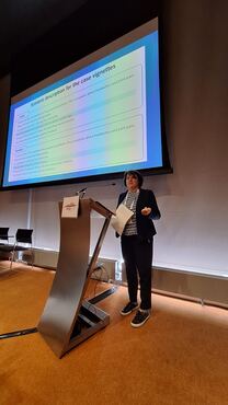 Dr. Lena Rupp während ihres Vortrags auf der IAGG in Amsterdam 2026
