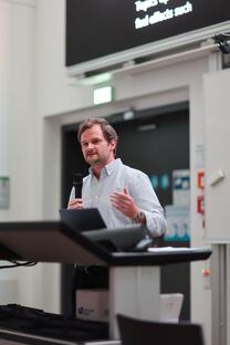 Prof. Dr. Kai Horstmann am Rednerpult