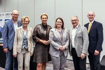 Uni-Rektorin Prof. Dr. Stefanie Reese beim Besuch der GAIN26 in San Francisco