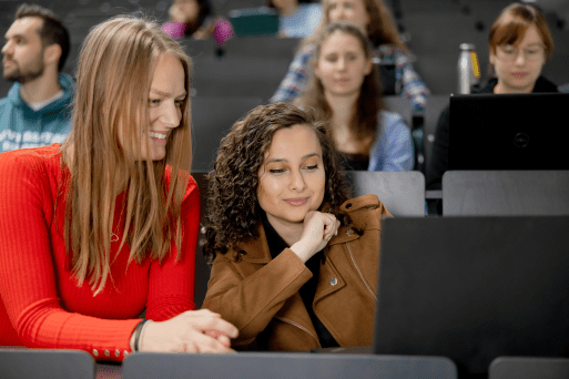 Studierende im Seminar