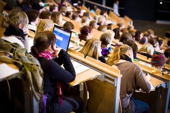 Studierende im Hörsaal