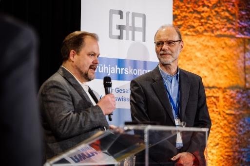 Prof. Dr.-Ing. Johannes Brombach würdigt den Preisträger