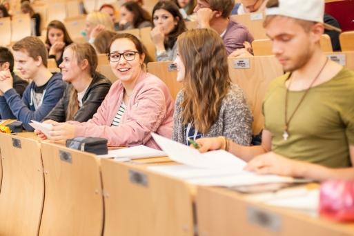 Studierende im Hörsaal