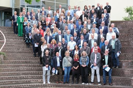 Alumni treffen sich nach 25 Jahren wieder.