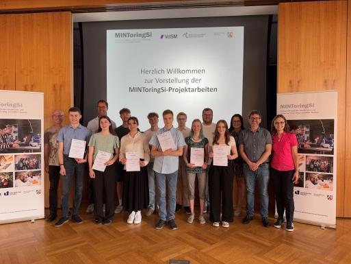 Die am MINToringSi-Programm teilnehmenden MINTees mit ihren MINToren