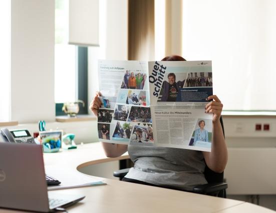 Neue Ausgabe der Uni-Zeitung Querschnitt 2/2025.