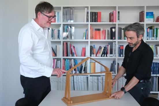 Prof. Weimar und Prof. Gallardo Llopis sind Experten für Tragwerke.