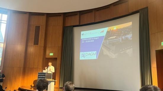 Prof. Michael Möller stellt den Austragungsort Siegen für die GCPR/VMV 2026 auf der GCPR in Freiburg vor.