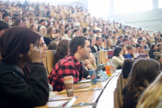 Erstsemesterbegrüßung Wintersemester 2025/26 Audimax Universität Siegen