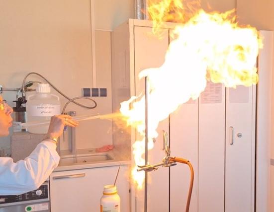 Stichflamme im Labor